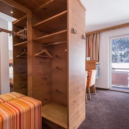 Alpenwelt Superior 3* فلاخاو